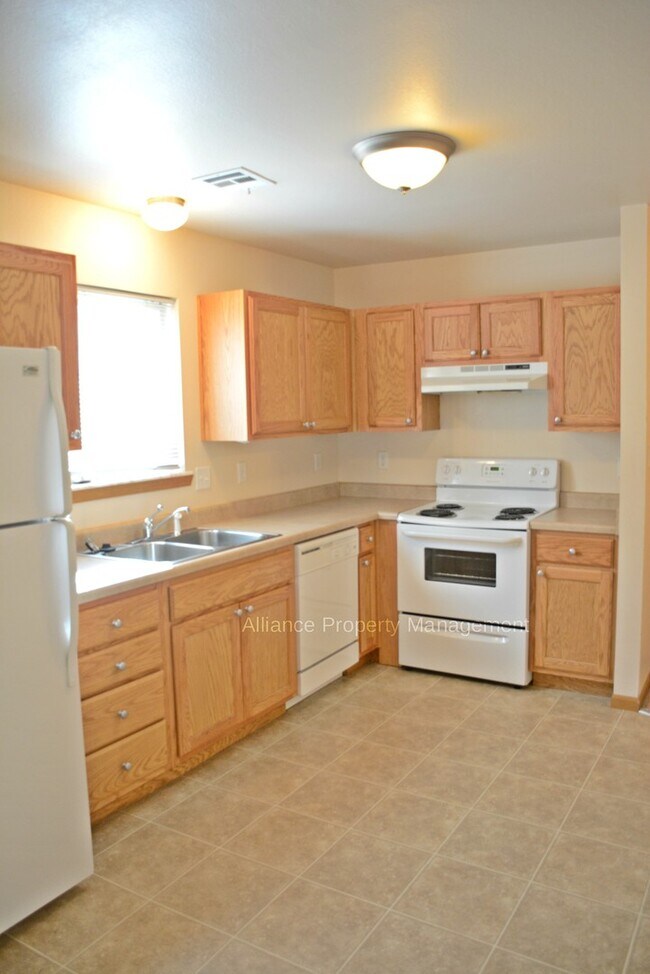 Building Photo - Vattier St. 928-30