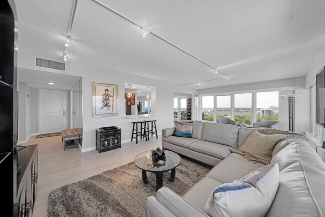 Building Photo - 2066 N Ocean Blvd