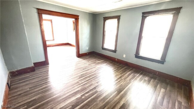 Building Photo - 4322 Bush Ave