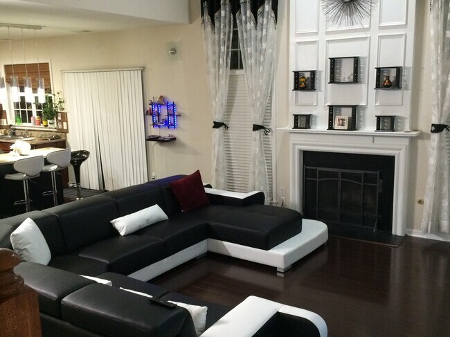 Building Photo - 908 Wendlebury Ct