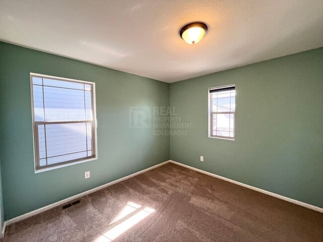 Building Photo - 5873 N Geneva St