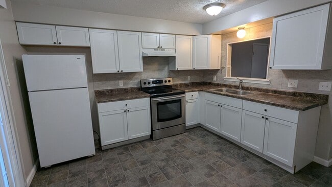 Building Photo - MN Cedar Village (827)