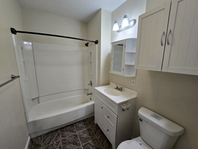 Building Photo - 330 Cottage St