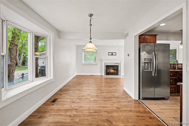 Building Photo - 12800 Daily Dr