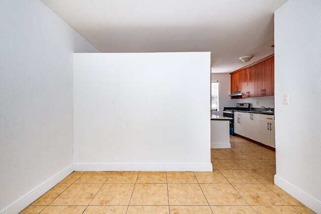 Building Photo - Charming 1-Bedroom Apartment in the Heart ...