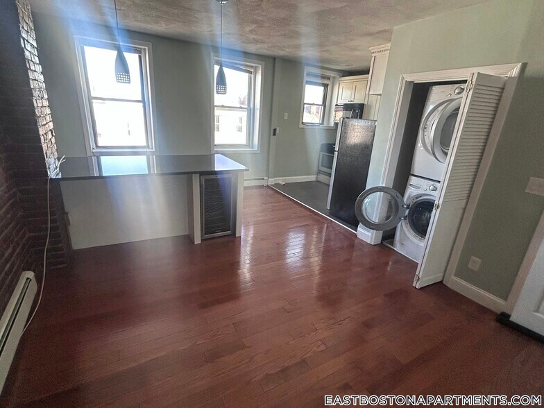 Building Photo - 349 Sumner St