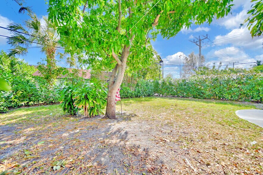 Building Photo - 1400 NW 2nd Ave