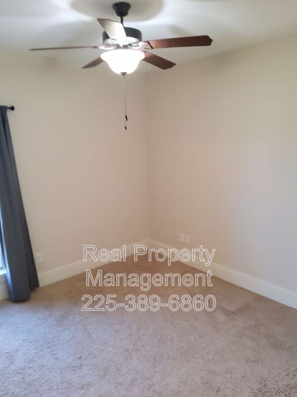 Building Photo - 10950 Hillpark Ave