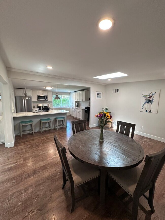 Building Photo - Open Floor Plan in this Stunning 3 bedroom 2 bath home in Imperial Beach!