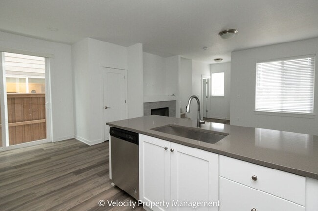 Building Photo - Rent Reduced!!