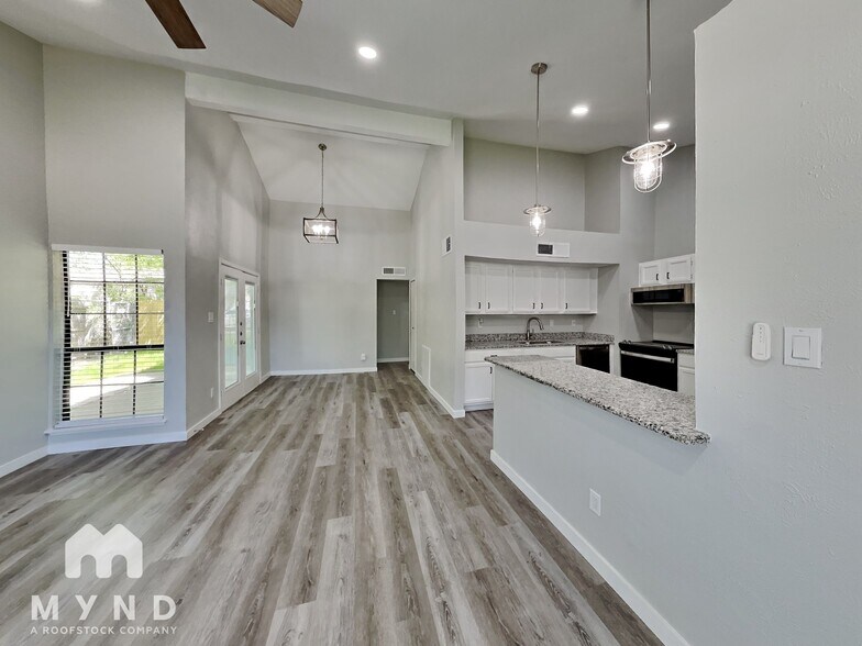 Building Photo - 9447 Culberson St