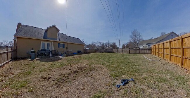 Building Photo - Beautiful Single Family Home on the West-Side + Fully Fenced in Yard + Close to Anneberg Park! Av...