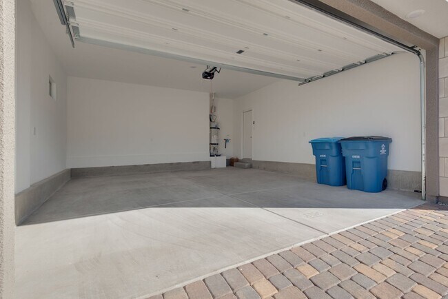 Building Photo - 900 Elmwood Frst Ln