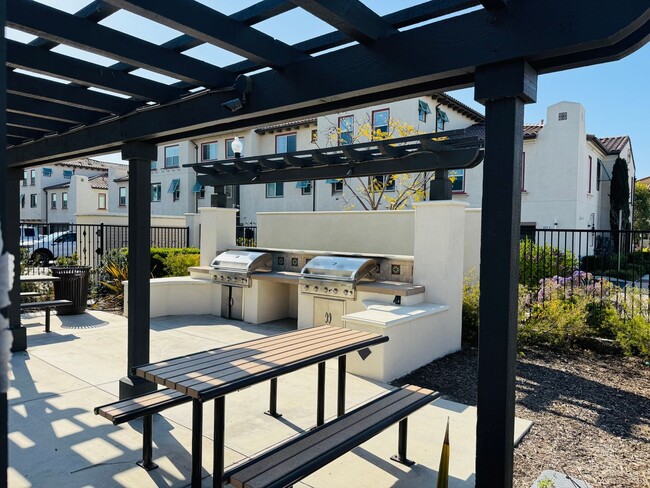 Building Photo - Experience Luxury Living With 4 Bedrooms o...