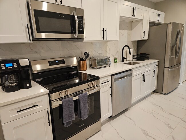 Building Photo - 1487 5th Ave