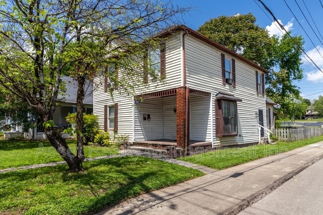 Building Photo - 1401 Hannah Ave