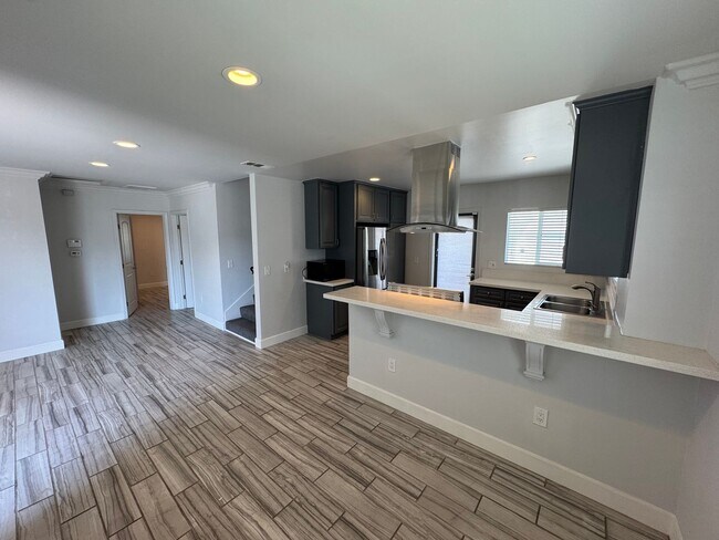 Building Photo - 1143 W 163rd St