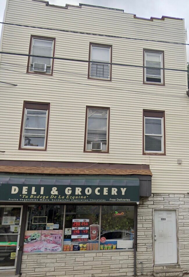 Building Photo - 1153 Summit Ave