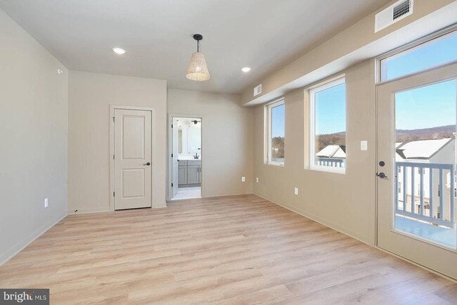 Building Photo - 710 Iron Frg Rd