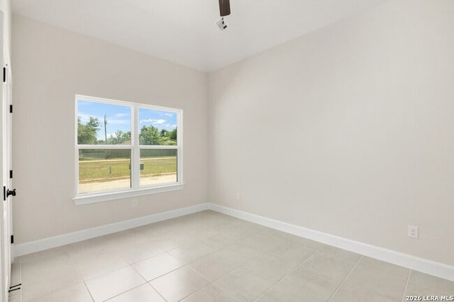 Building Photo - 405 Park Cir