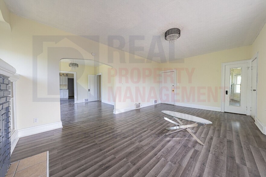 Building Photo - 3633 E 153rd St