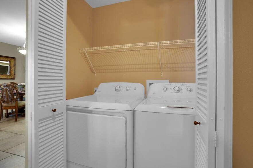 Building Photo - 2 Portofino Dr