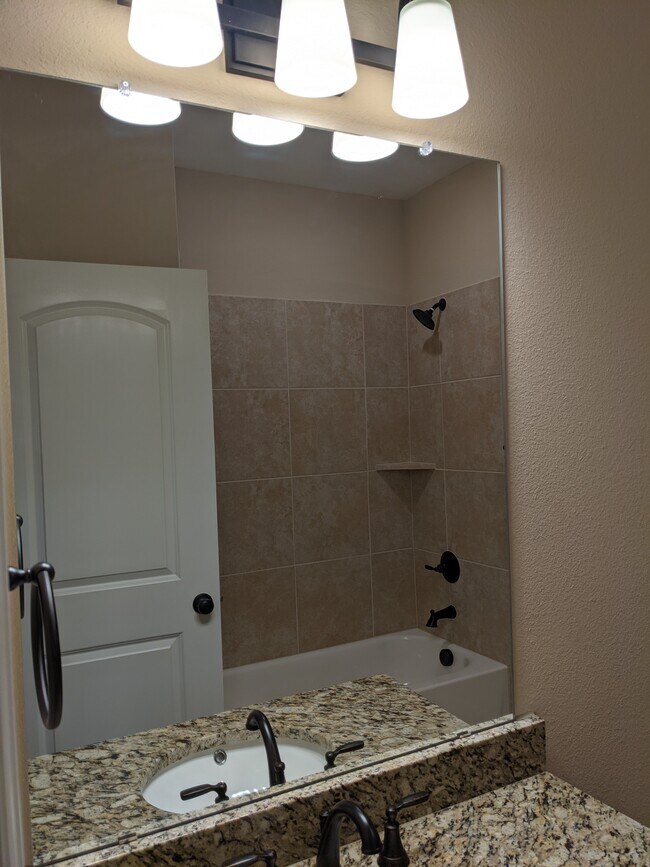 Building Photo - 128 Canales Cir