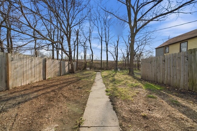 Building Photo - 3311 N Kostner Ave