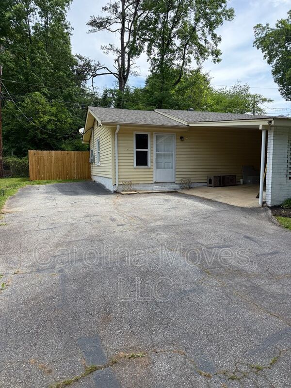 Building Photo - 1004 Blanton Pl