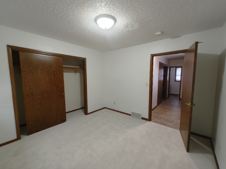 Building Photo - 506 N 11th St