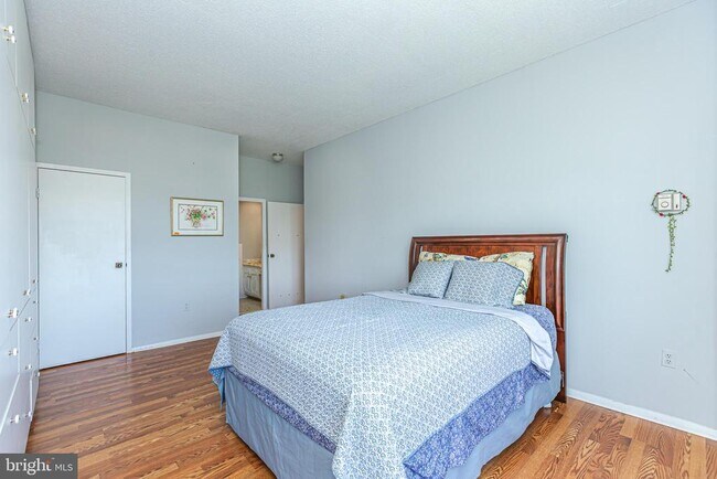 Building Photo - 4401 Roland Ave
