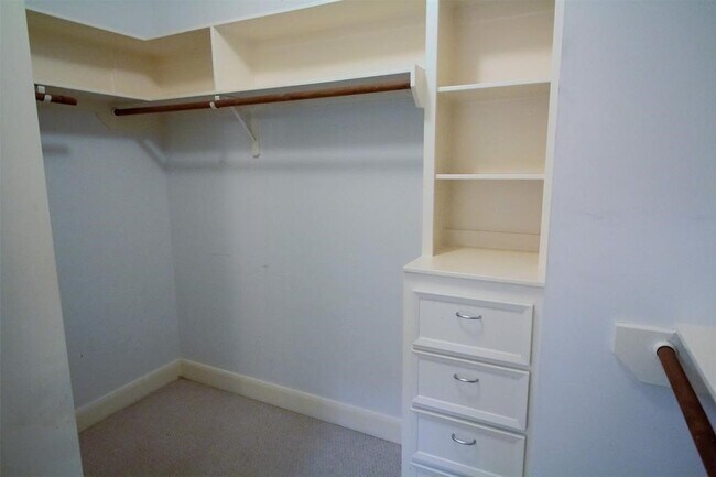 Building Photo - 9810 Marlink