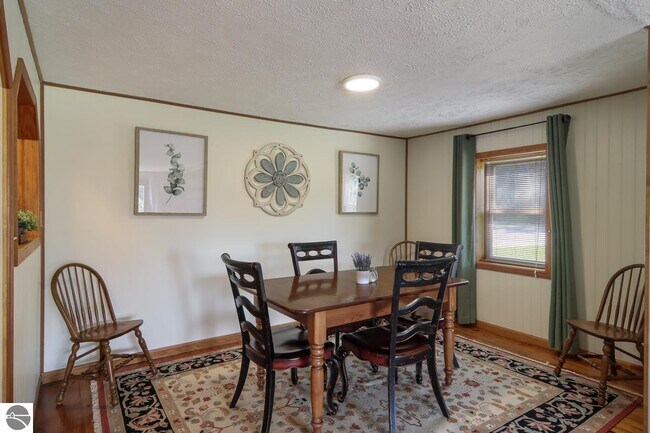 Building Photo - 7079 Hawley Rd