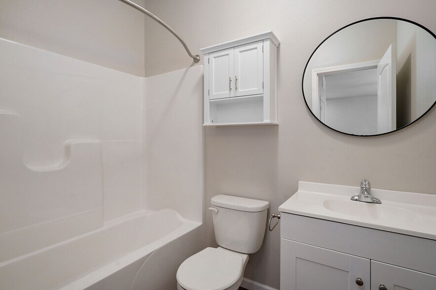 Building Photo - 319 S Florence Ave