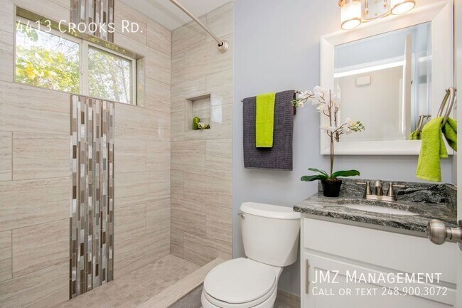 Building Photo - COMPLETELY UPDATED RANCH STYLE PRIVATE ENT...
