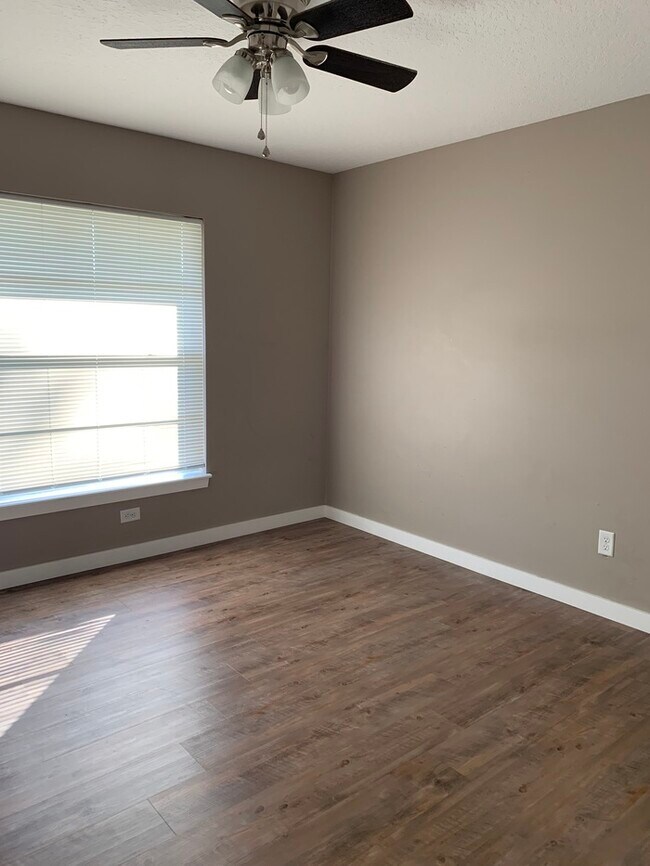 Building Photo - 1529 Spring Ridge Cir