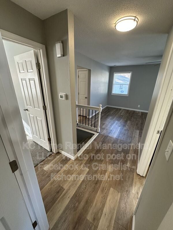 Building Photo - 10906 W 95th St