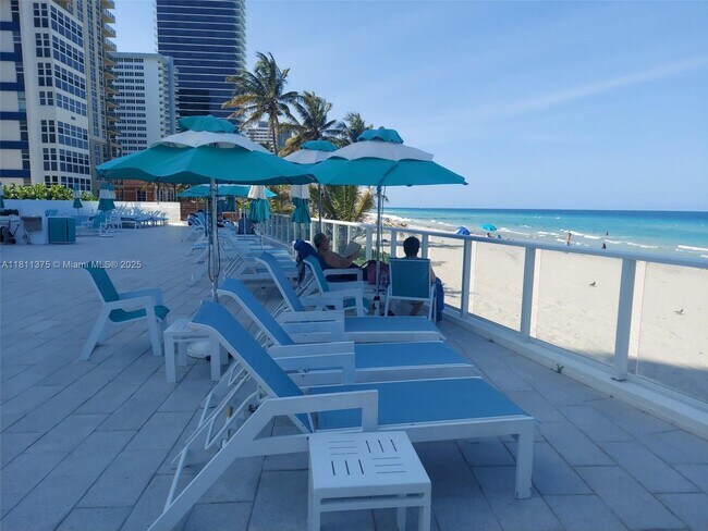 Building Photo - 3140 S Ocean Dr