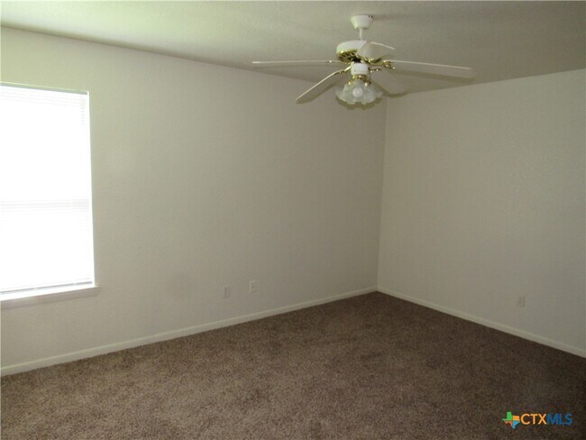 Building Photo - 3903 Hitchrock Dr