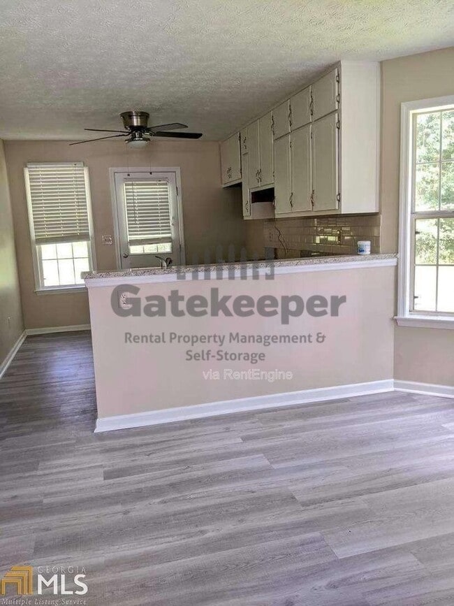 Building Photo - 681 Senoia Rd