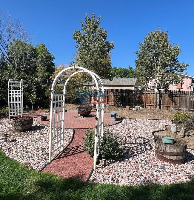 Building Photo - 4044 Cypress Ct