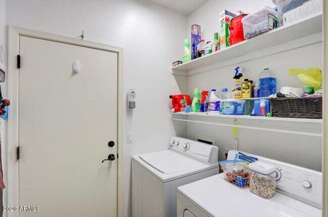 Building Photo - 17224 N Rosa Dr