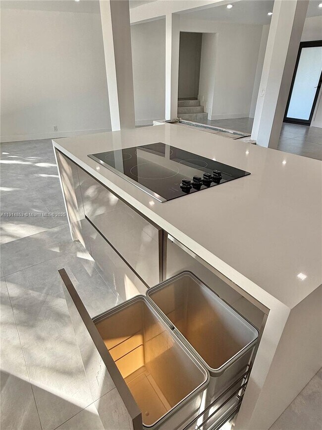 Building Photo - 12615 N Miami Ave