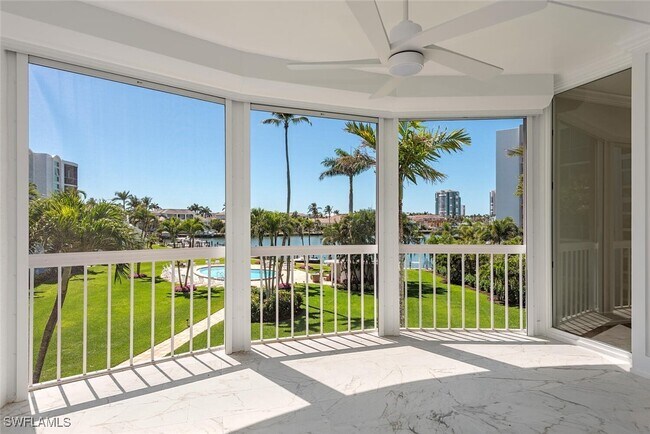Building Photo - 400 Park Shore Dr