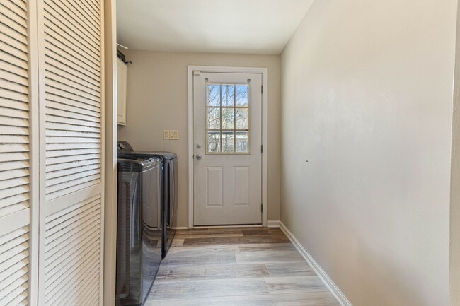 Building Photo - 214 Shipman's Pike