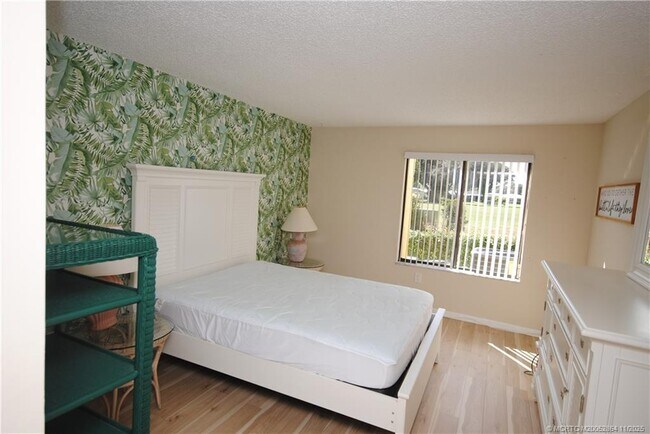 Building Photo - 5333 SE Miles Grant Rd