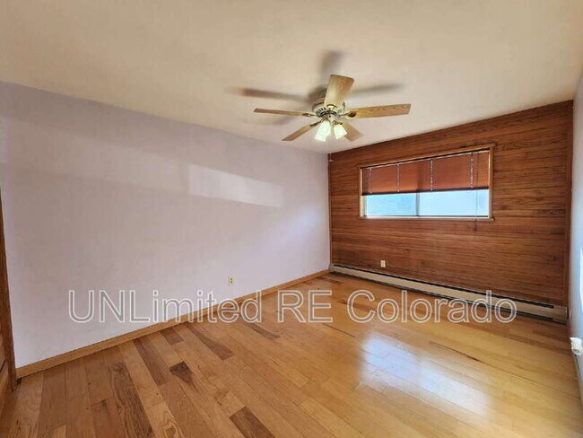 Building Photo - 230 S Brentwood St