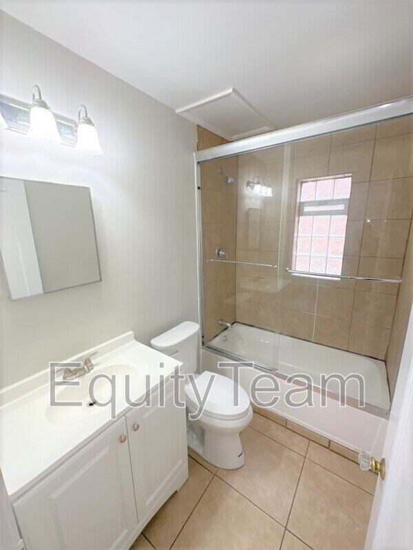 Building Photo - 2769 Losantiville Ave