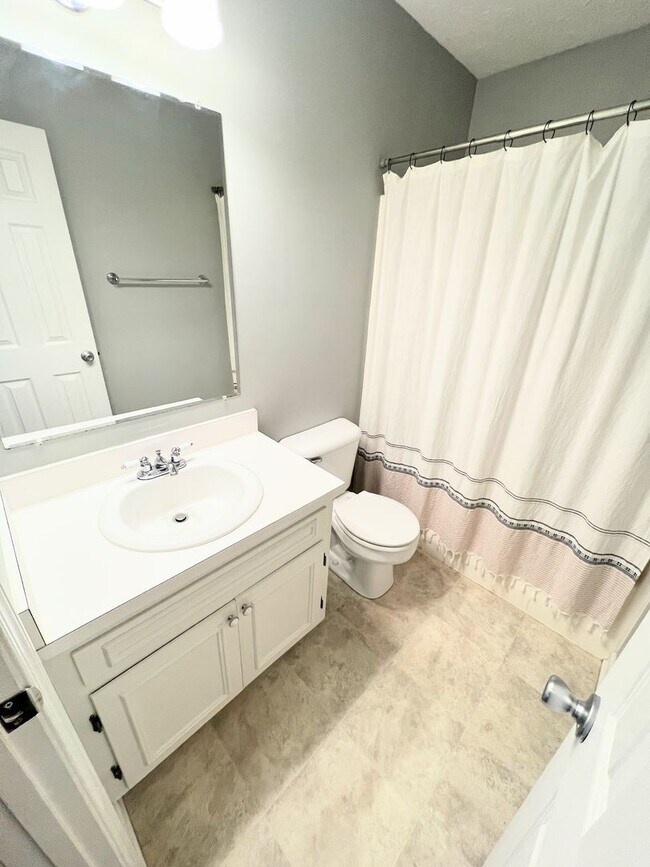 Building Photo - 108 Fieldstone Ct