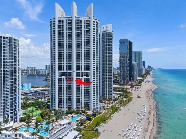 Building Photo - 18101 Collins Ave